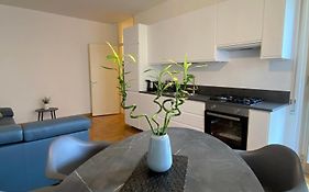The Little Duck - Modern Apartment With Balcony